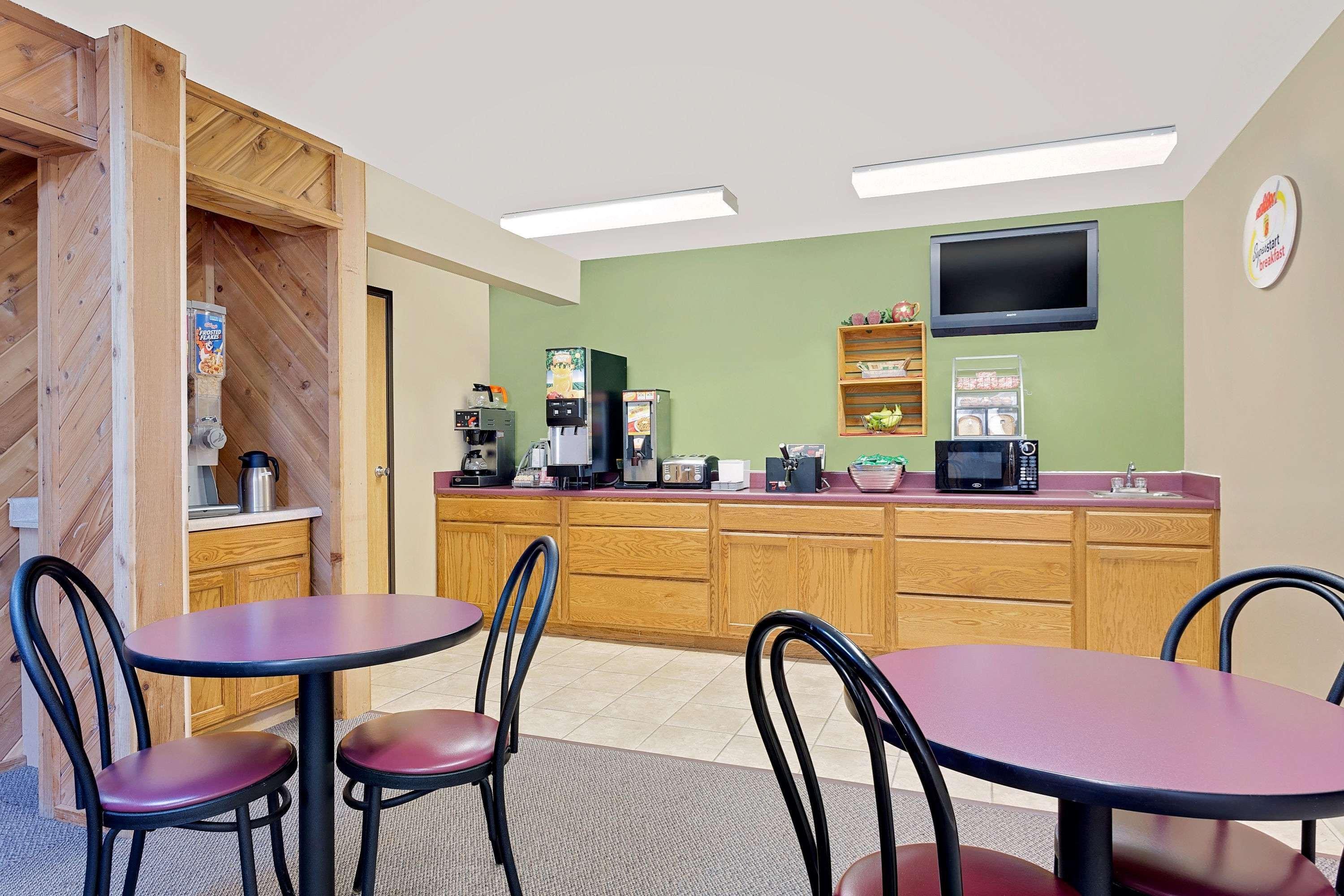 Super 8 By Wyndham Dyersville Exteriér fotografie