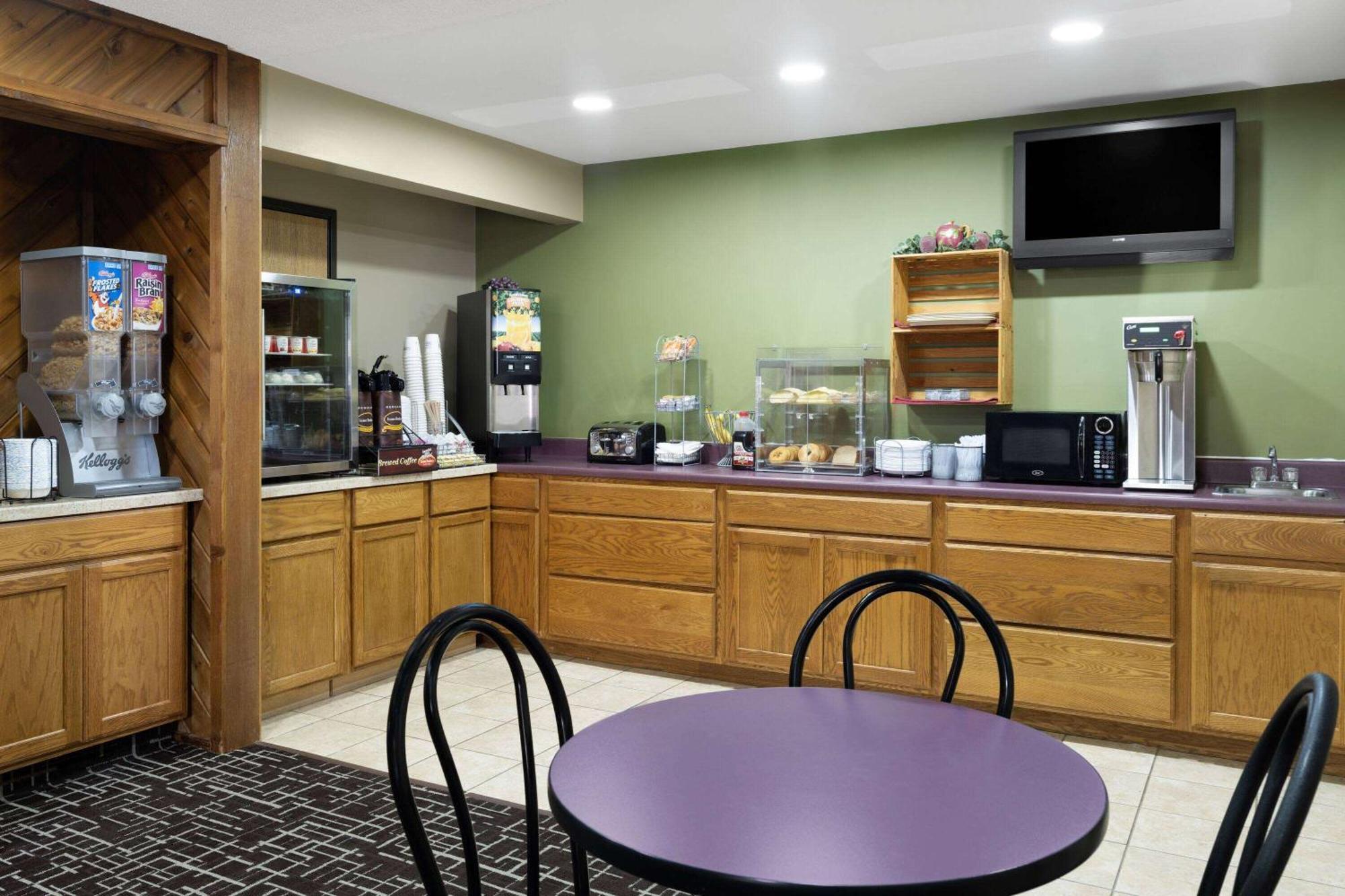 Super 8 By Wyndham Dyersville Exteriér fotografie