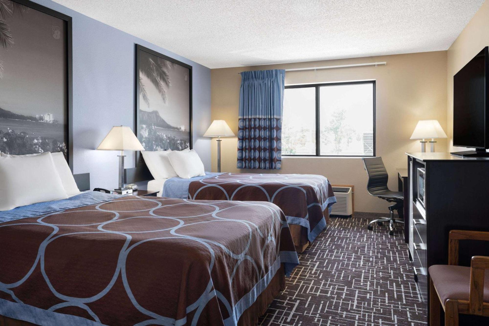 Super 8 By Wyndham Dyersville Exteriér fotografie