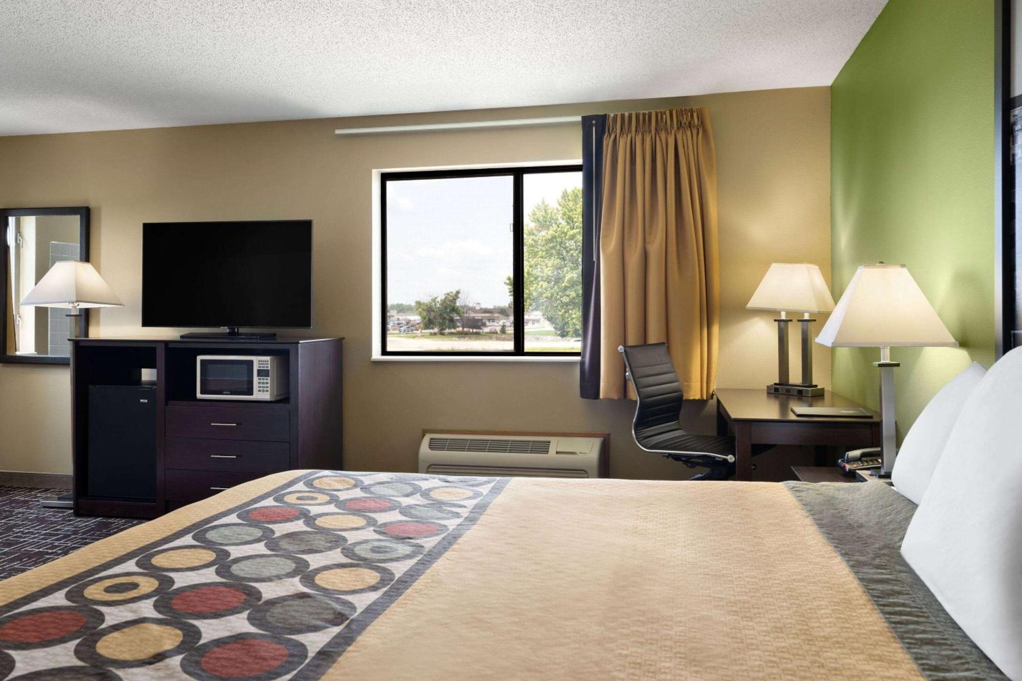 Super 8 By Wyndham Dyersville Exteriér fotografie