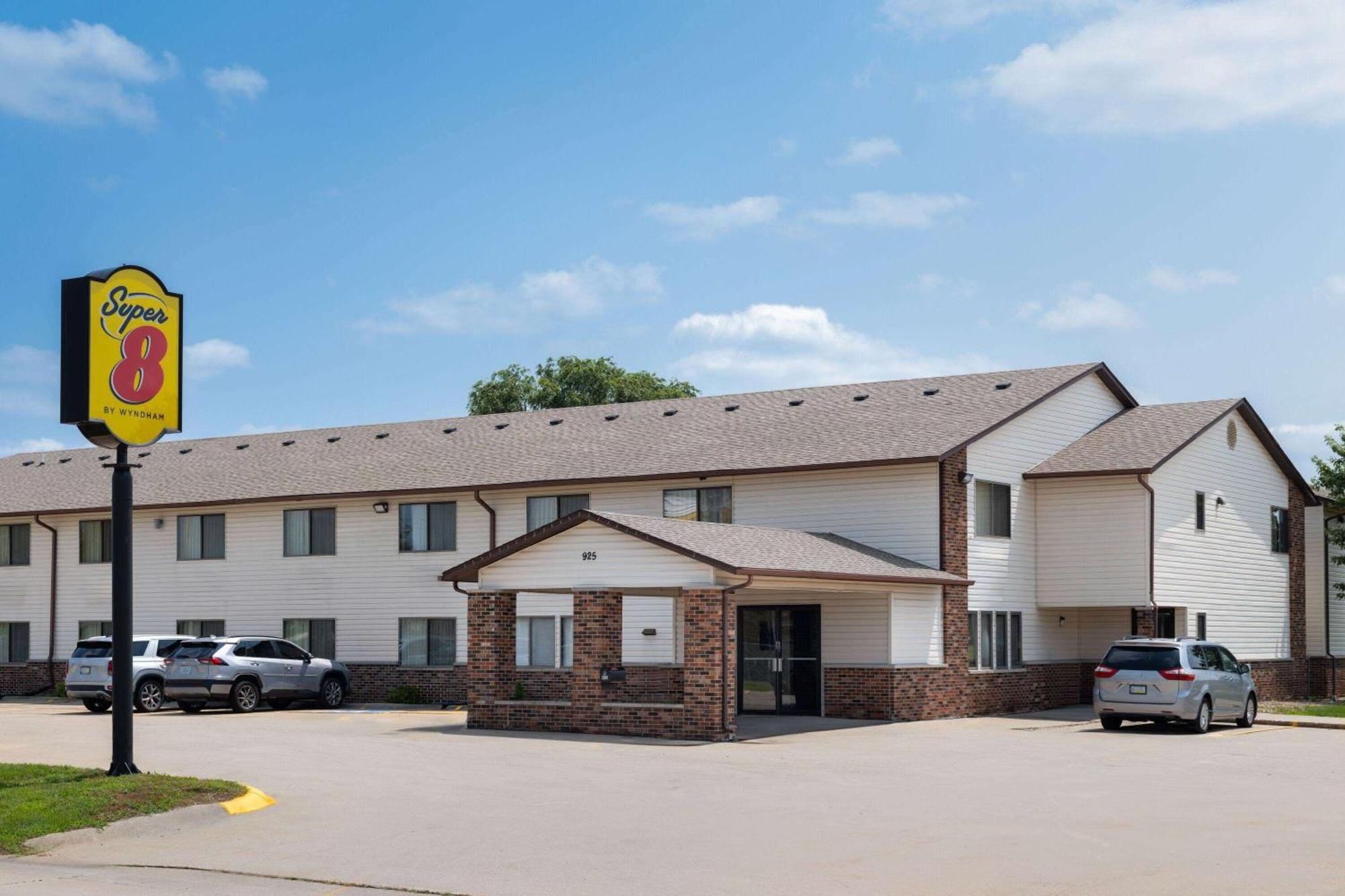 Super 8 By Wyndham Dyersville Exteriér fotografie
